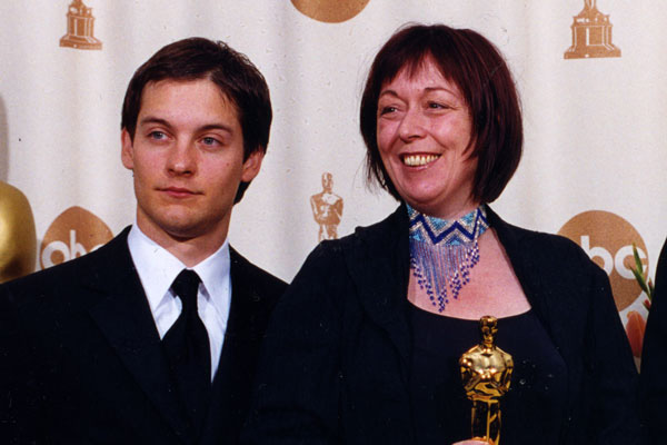 Christine Blundell standing with Tobey Maguire while receiving the Oscar for makeup on the film Topsy-Turvy